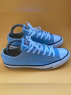 Converse Baby Blue Low Top Sneakers Womens  Sz 9/Mens 7